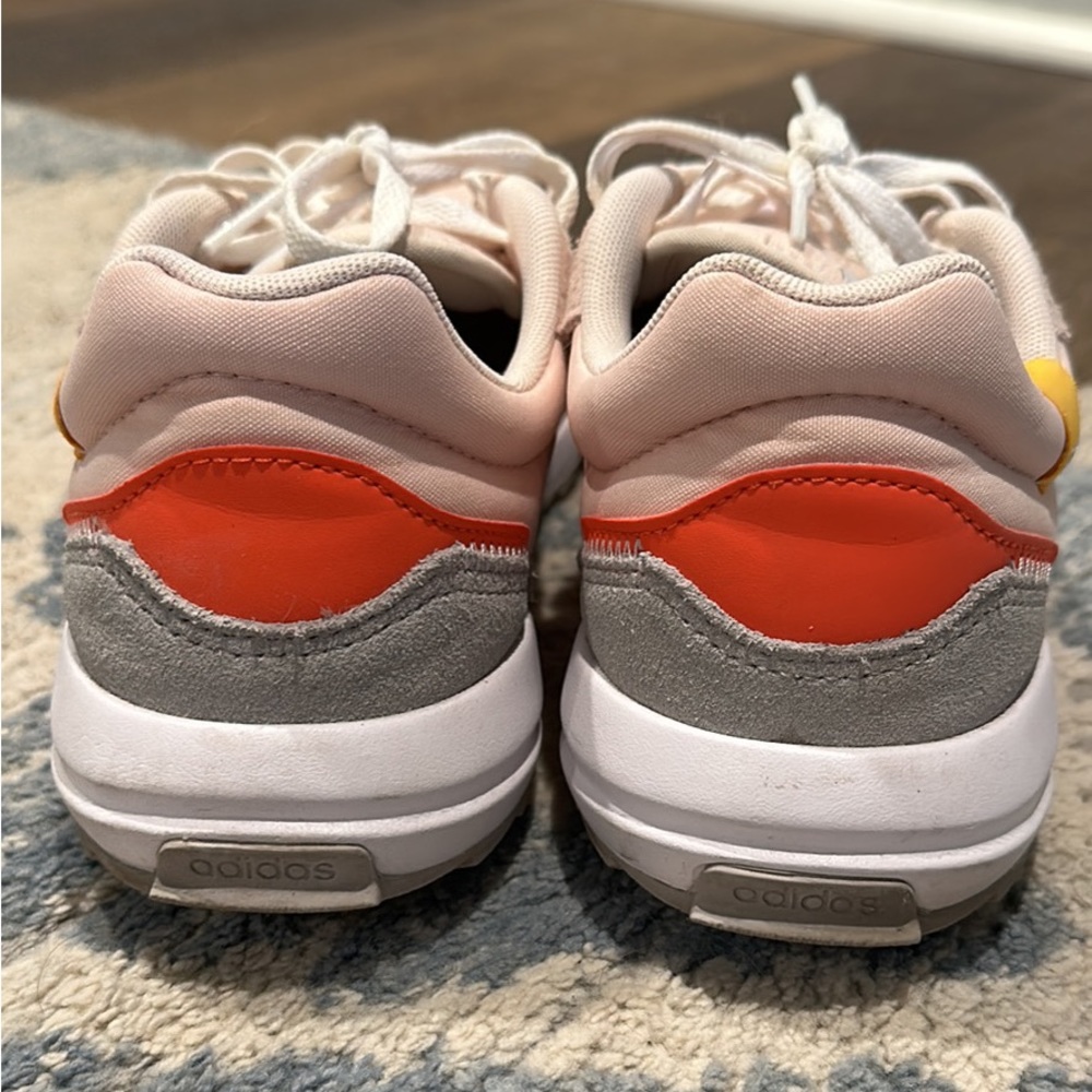 Women’s ADIDAS Sneaker - Picture 3 of 6